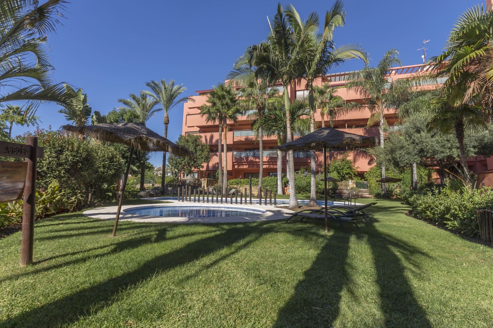 3 bedroom Apartment for sale in Estepona with pool garage - € 580,000 (Ref: 8356749)