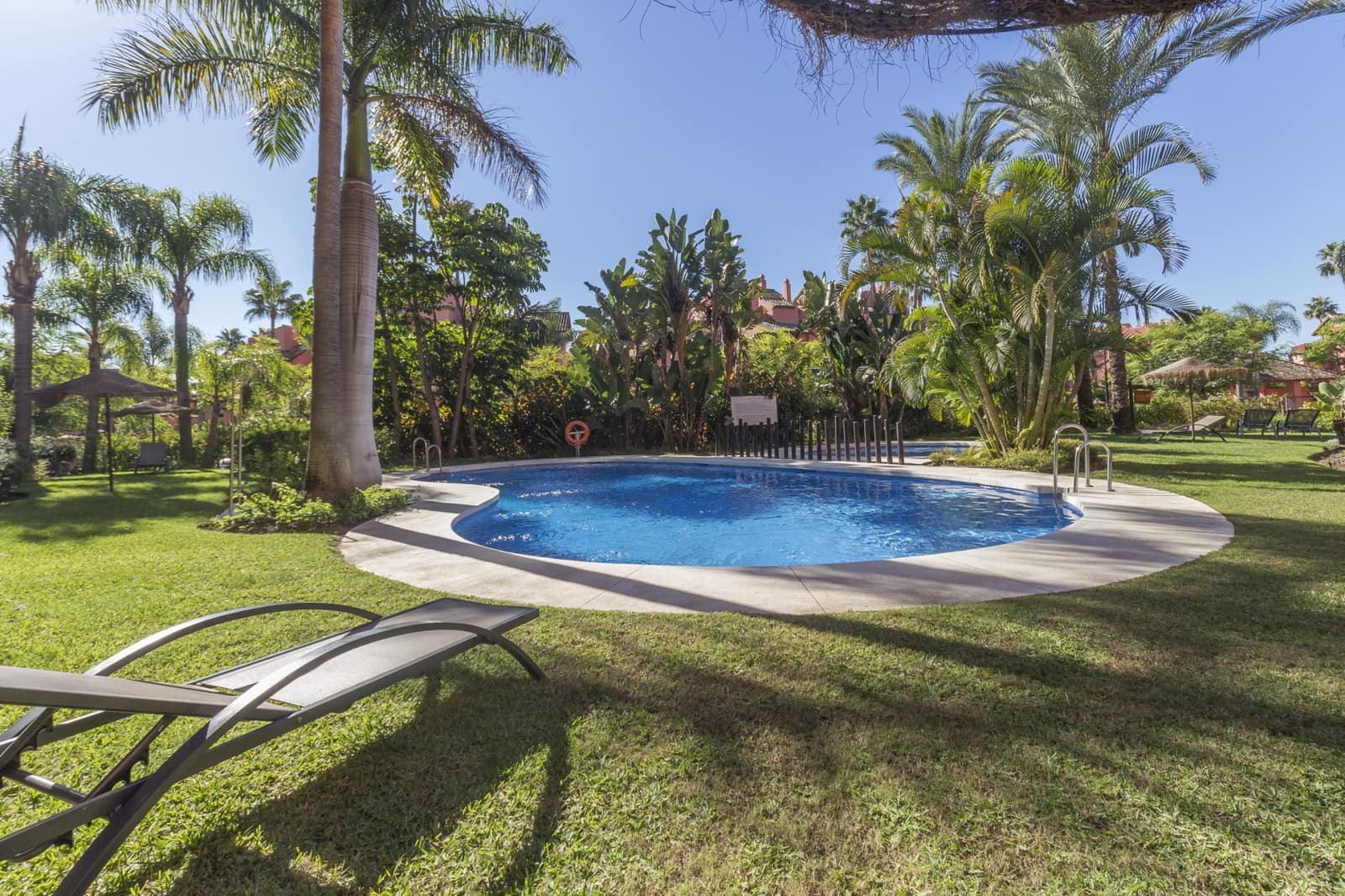 3 bedroom Apartment for sale in Estepona with pool garage - € 580,000 (Ref: 8356749)