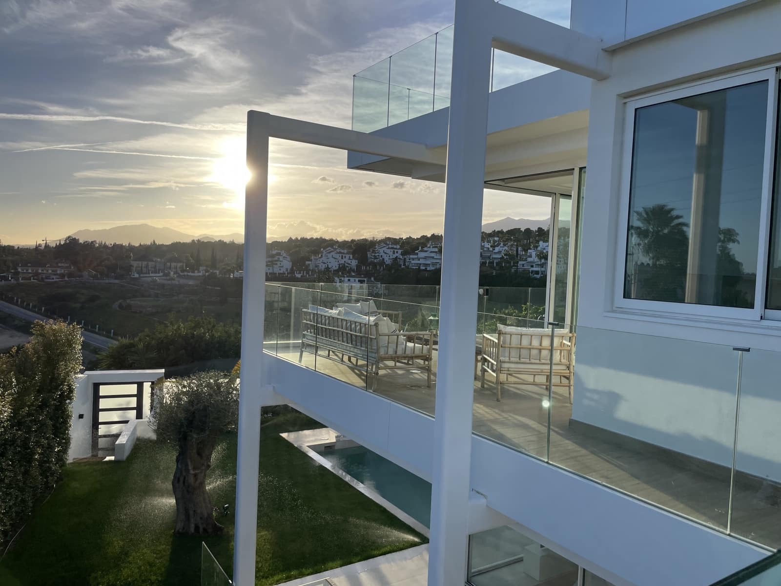 4 bedroom Villa for sale in Marbella with pool garage - € 1,950,000 (Ref: 8356751)