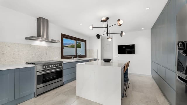 5 slaapkamer Villa te koop in Selwo, Estepona met zwembad garage - € 2.495.000 (Ref: 8356754)