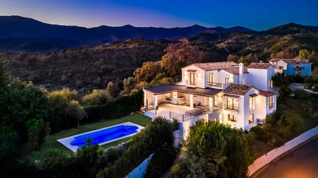 5 slaapkamer Villa te koop in Selwo, Estepona met zwembad garage - € 2.195.000 (Ref: 8356754)