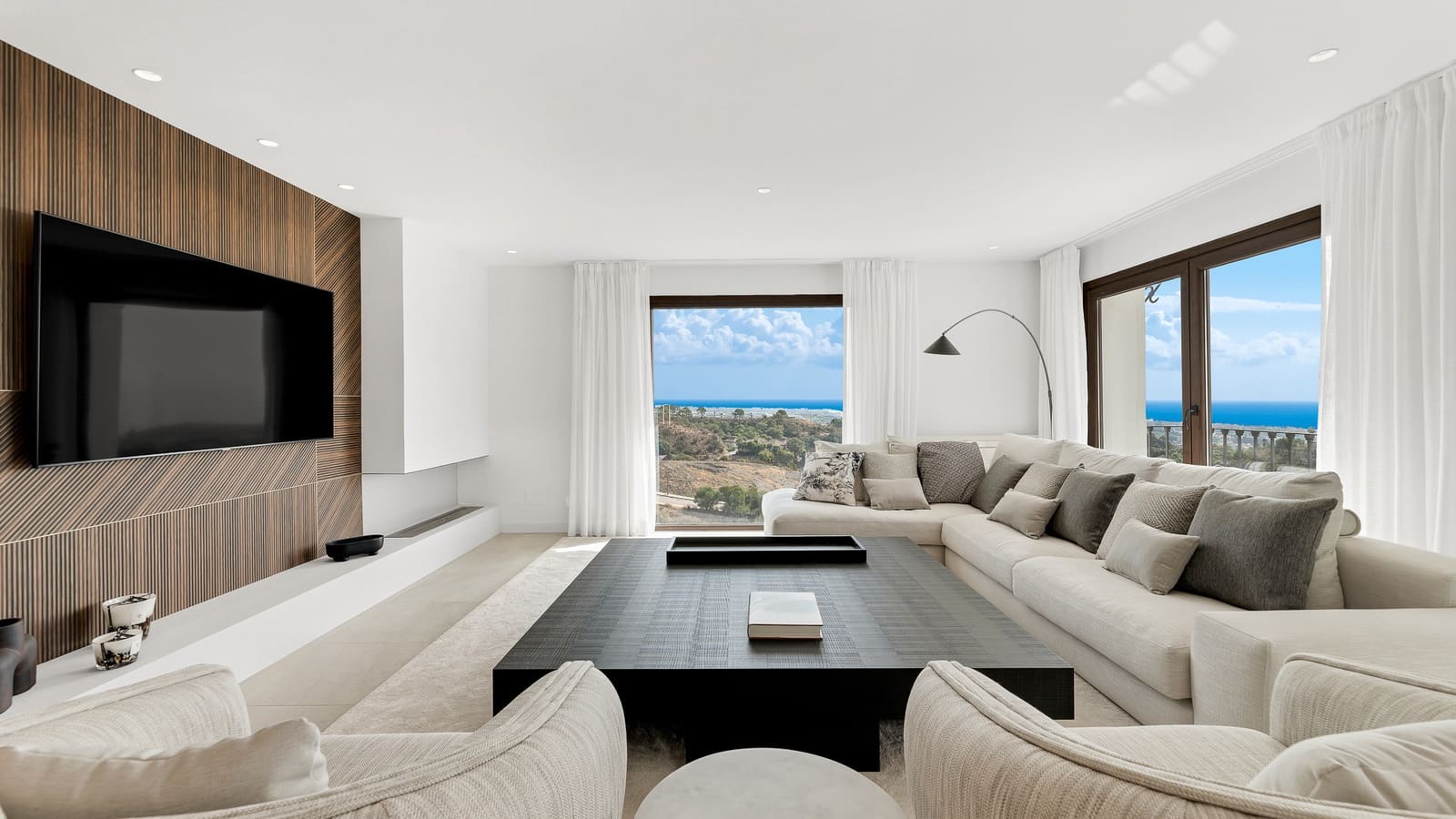 5 slaapkamer Villa te koop in New Golden Mile met zwembad garage - € 2.195.000 (Ref: 8356754)