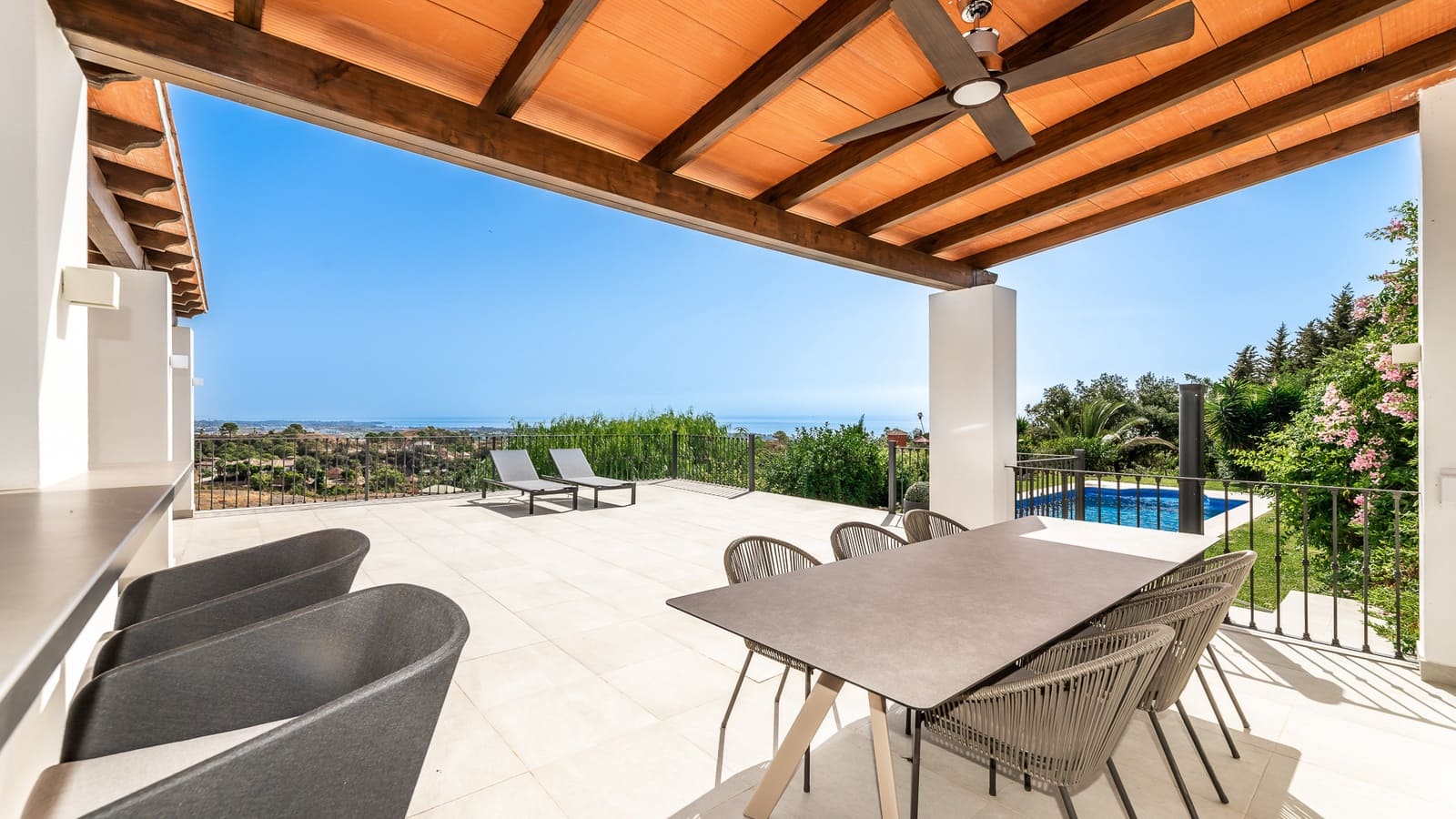 5 slaapkamer Villa te koop in New Golden Mile met zwembad garage - € 2.195.000 (Ref: 8356754)