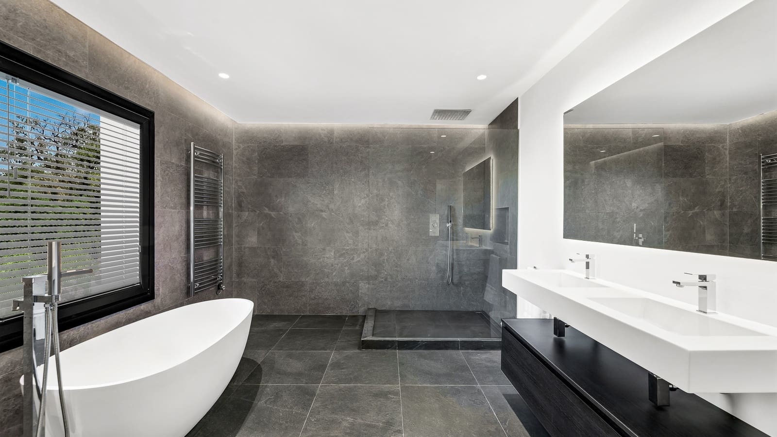 5 slaapkamer Villa te koop in New Golden Mile met zwembad garage - € 2.195.000 (Ref: 8356754)