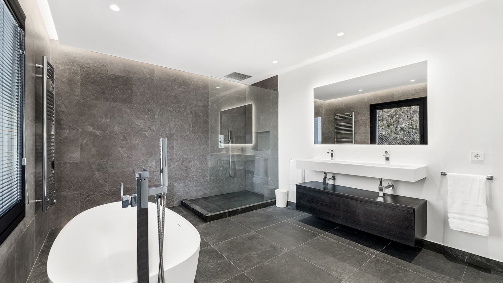5 slaapkamer Villa te koop in New Golden Mile met zwembad garage - € 2.195.000 (Ref: 8356754)