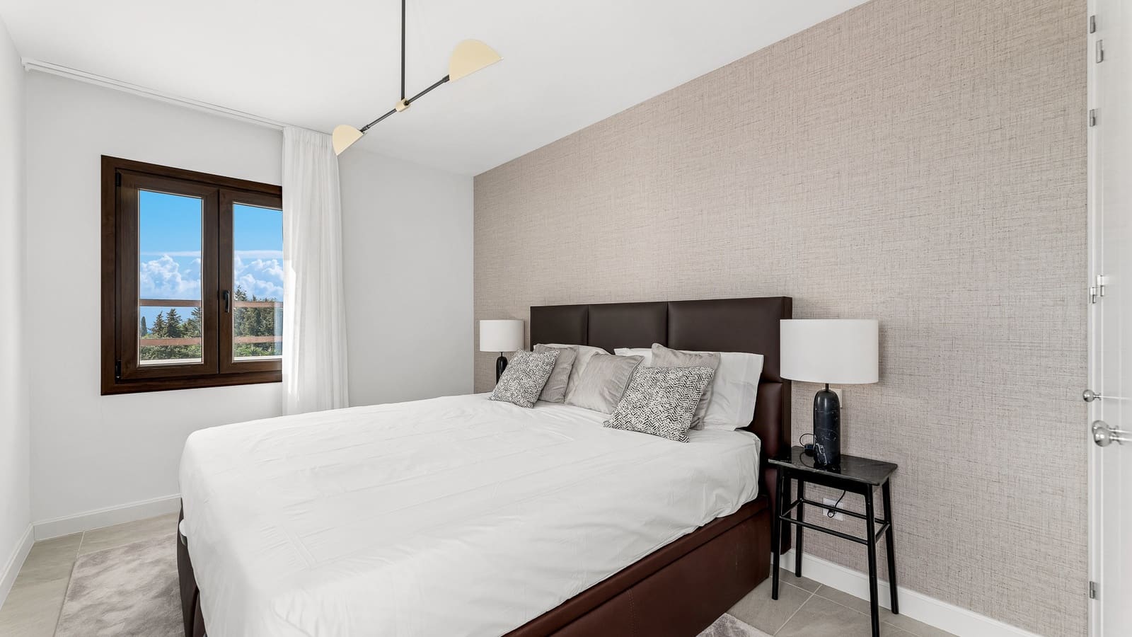 5 slaapkamer Villa te koop in New Golden Mile met zwembad garage - € 2.195.000 (Ref: 8356754)