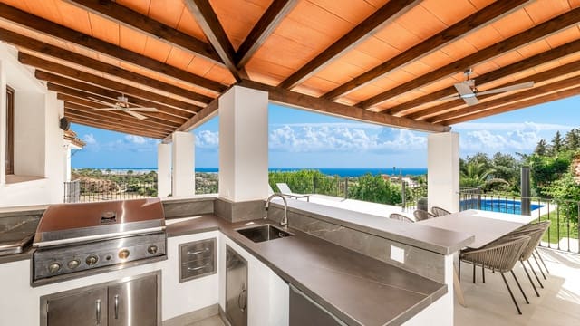 5 slaapkamer Villa te koop in Selwo, Estepona met zwembad garage - € 2.195.000 (Ref: 8356754)