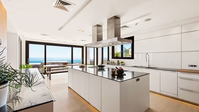 5 soverom Villa til salgs i Marbella med svømmebasseng garasje - € 3 750 000 (Ref: 8356764)