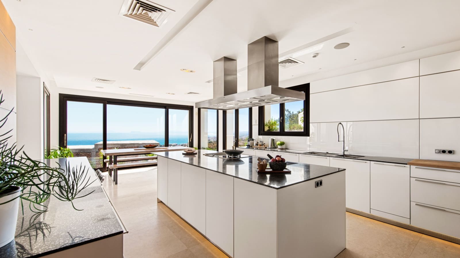 5 bedroom Villa for sale in Marbella with pool garage - € 3,750,000 (Ref: 8356764)