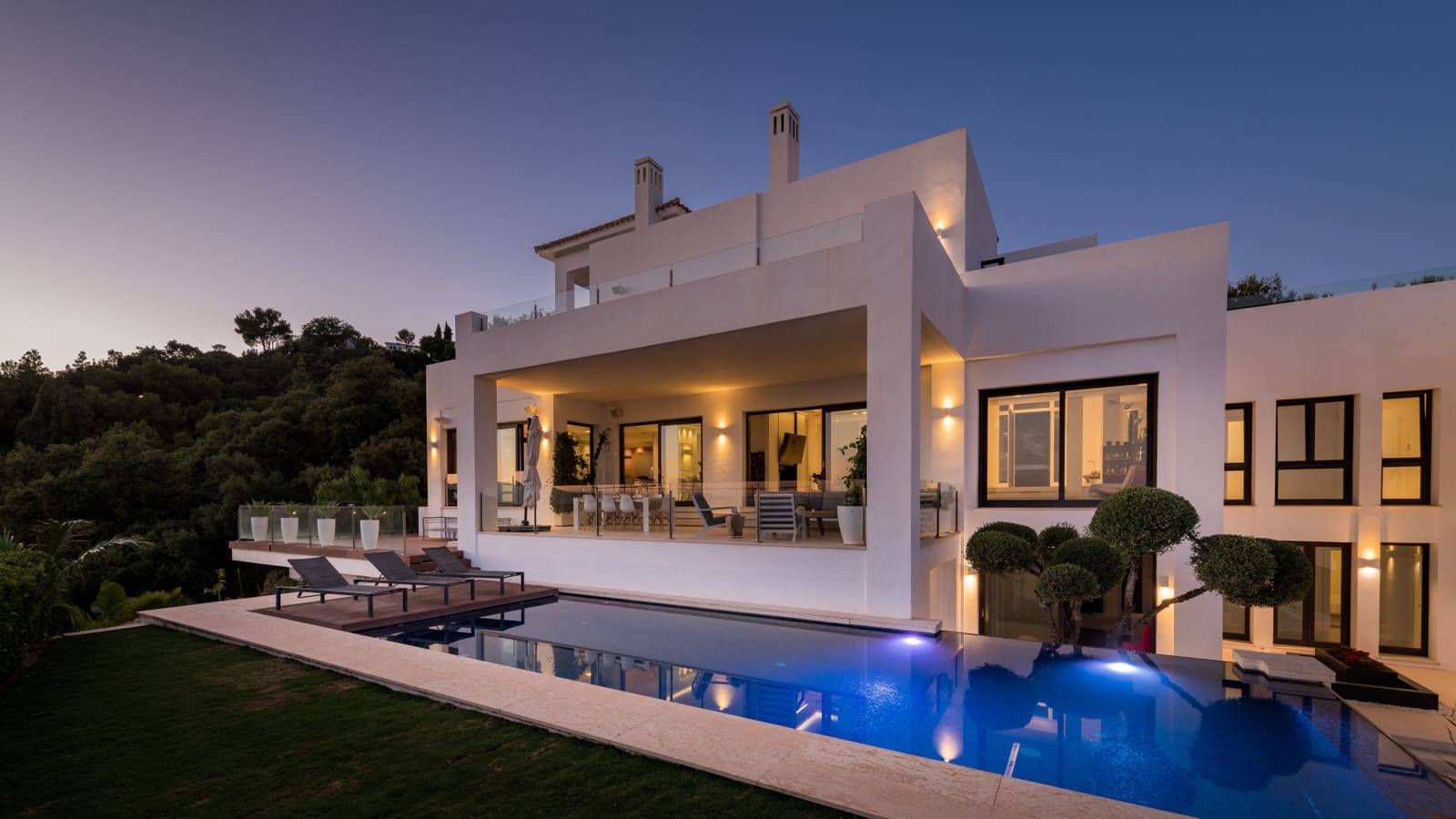 5 bedroom Villa for sale in Marbella with pool garage - € 3,750,000 (Ref: 8356764)