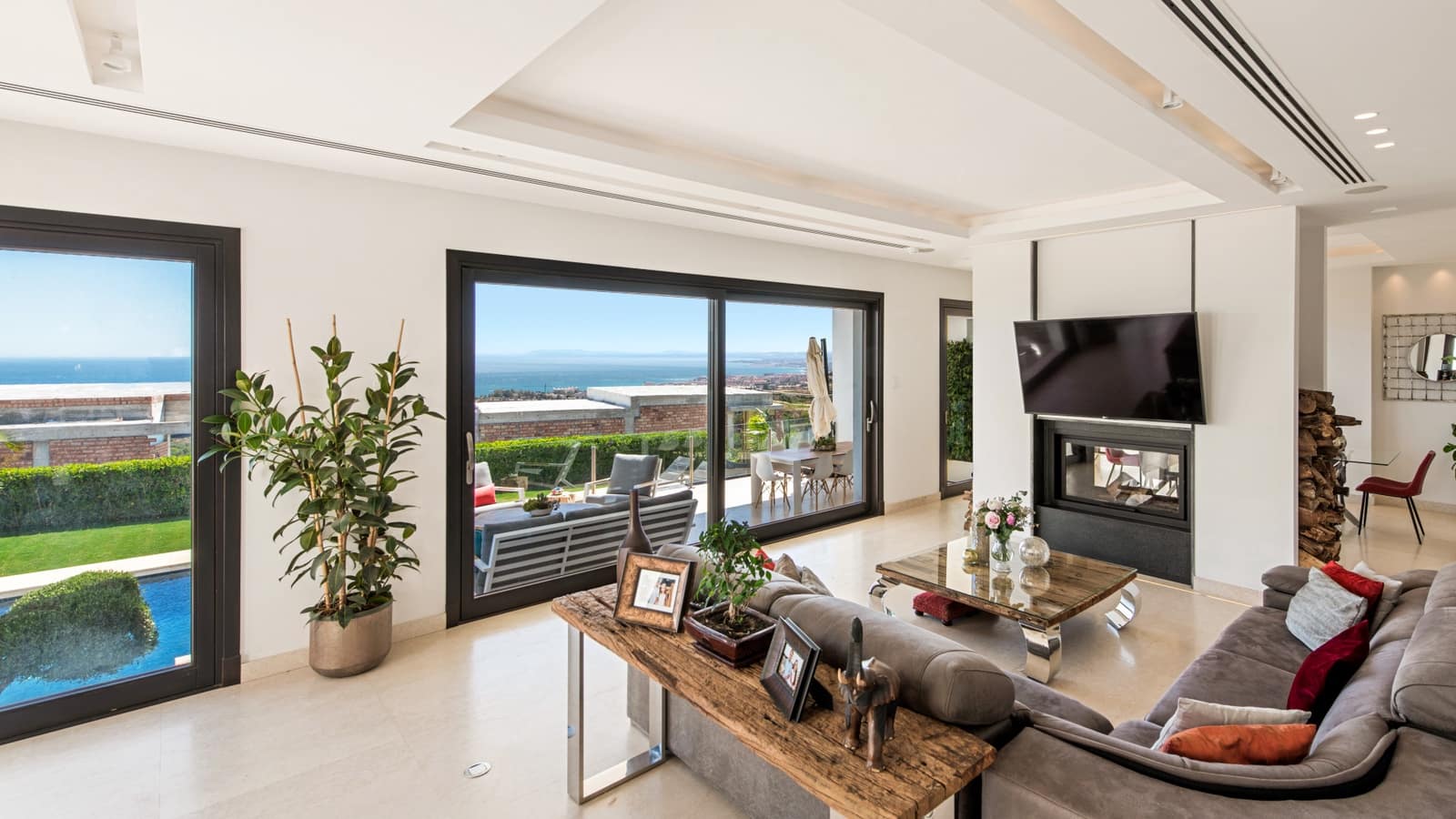 5 bedroom Villa for sale in Marbella with pool garage - € 2,950,000 (Ref: 8356764)