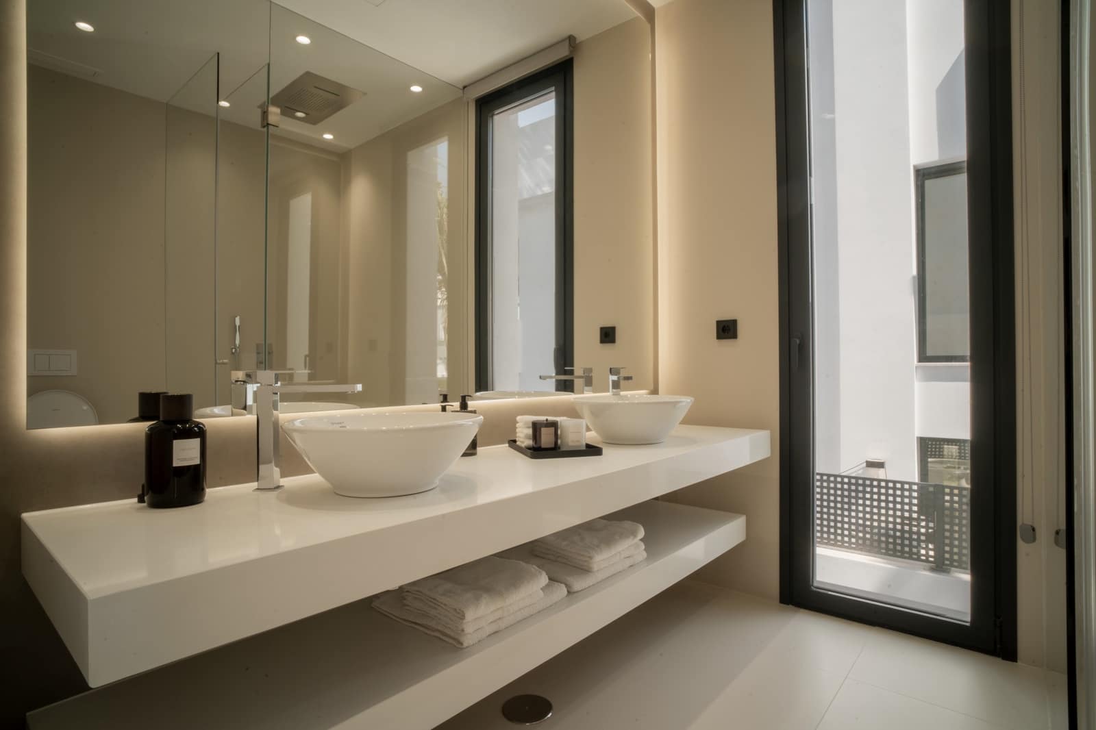 4 bedroom Villa for sale in Marbella with pool garage - € 3,995,000 (Ref: 8356769)