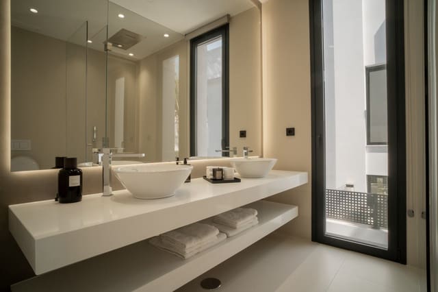 Chalet de 4 habitaciones en Marbella en venta con piscina garaje - 3.995.000 € (Ref: 8356769)