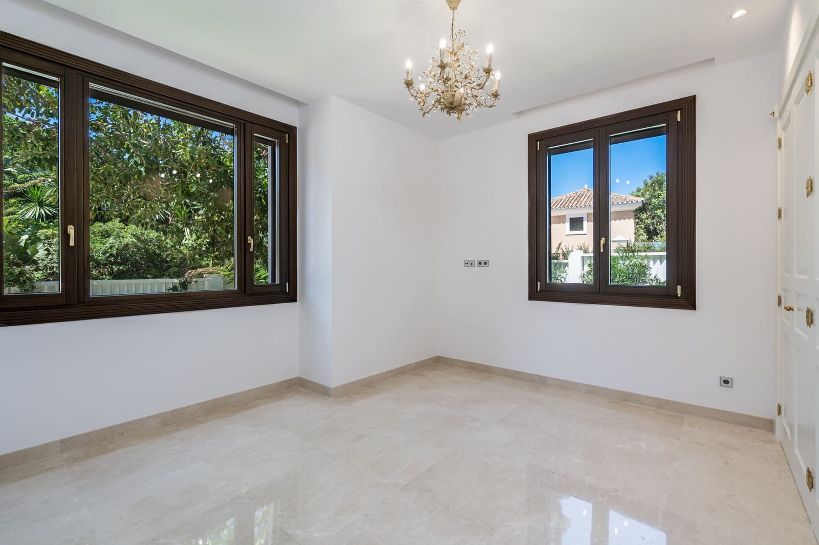 6 slaapkamer Villa te koop in Estepona met zwembad garage - € 4.750.000 (Ref: 8356776)