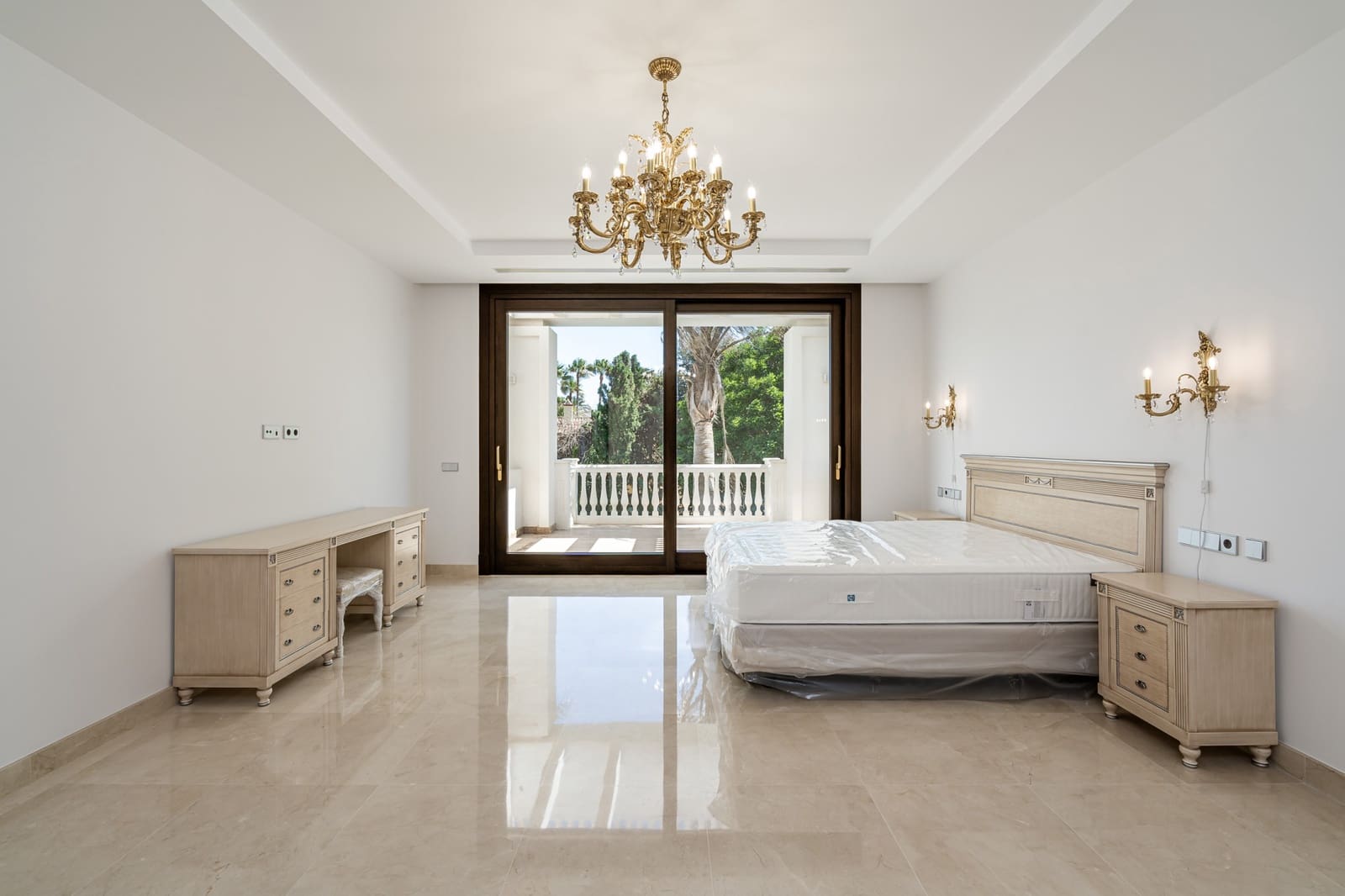 6 slaapkamer Villa te koop in Estepona met zwembad garage - € 4.750.000 (Ref: 8356776)