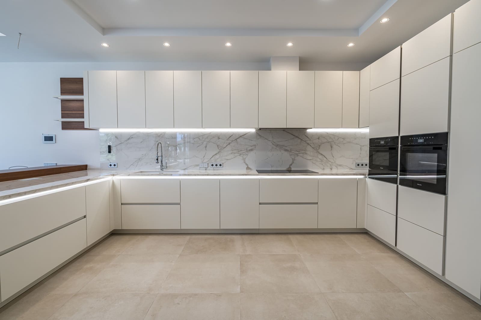 6 slaapkamer Villa te koop in Estepona met zwembad garage - € 4.750.000 (Ref: 8356776)