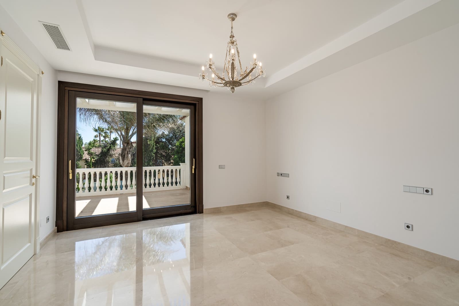 6 slaapkamer Villa te koop in Estepona met zwembad garage - € 4.750.000 (Ref: 8356776)