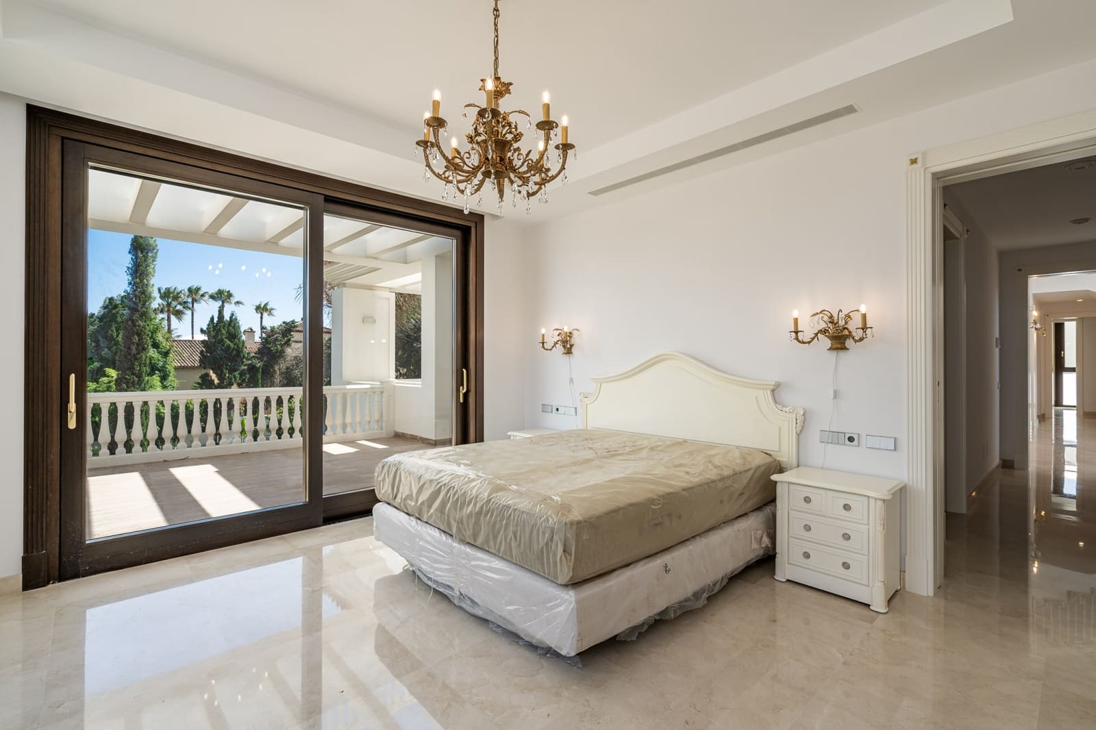 6 slaapkamer Villa te koop in Estepona met zwembad garage - € 4.750.000 (Ref: 8356776)