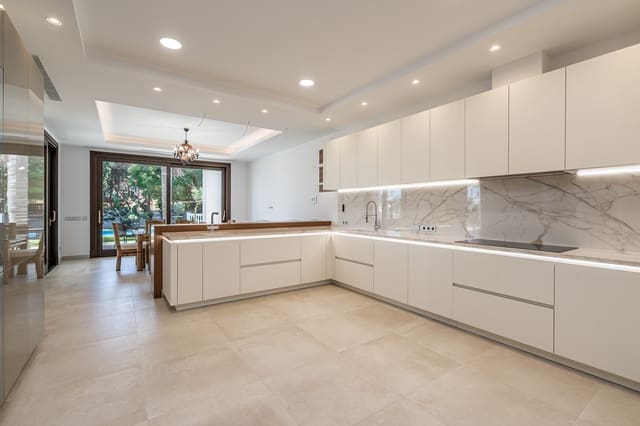 6 slaapkamer Villa te koop in Estepona met zwembad garage - € 4.750.000 (Ref: 8356776)