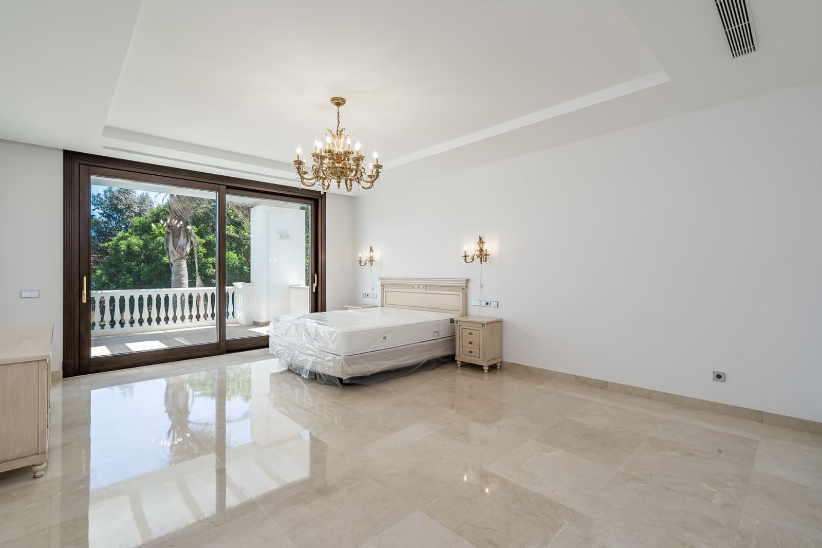 6 slaapkamer Villa te koop in Estepona met zwembad garage - € 4.750.000 (Ref: 8356776)