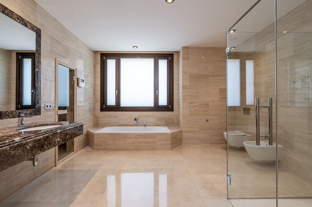 6 slaapkamer Villa te koop in Estepona met zwembad garage - € 4.750.000 (Ref: 8356776)