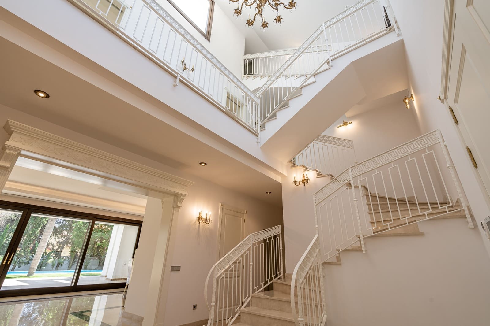 6 slaapkamer Villa te koop in Estepona met zwembad garage - € 4.750.000 (Ref: 8356776)