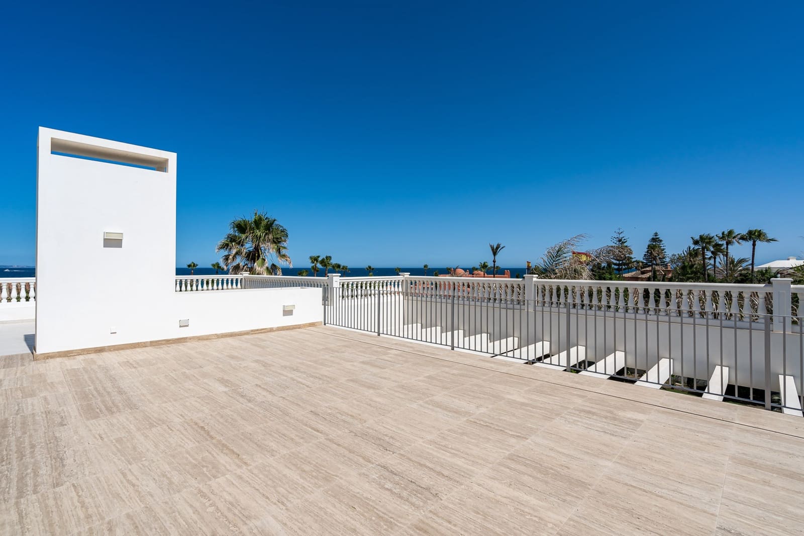 6 slaapkamer Villa te koop in Estepona met zwembad garage - € 4.750.000 (Ref: 8356776)