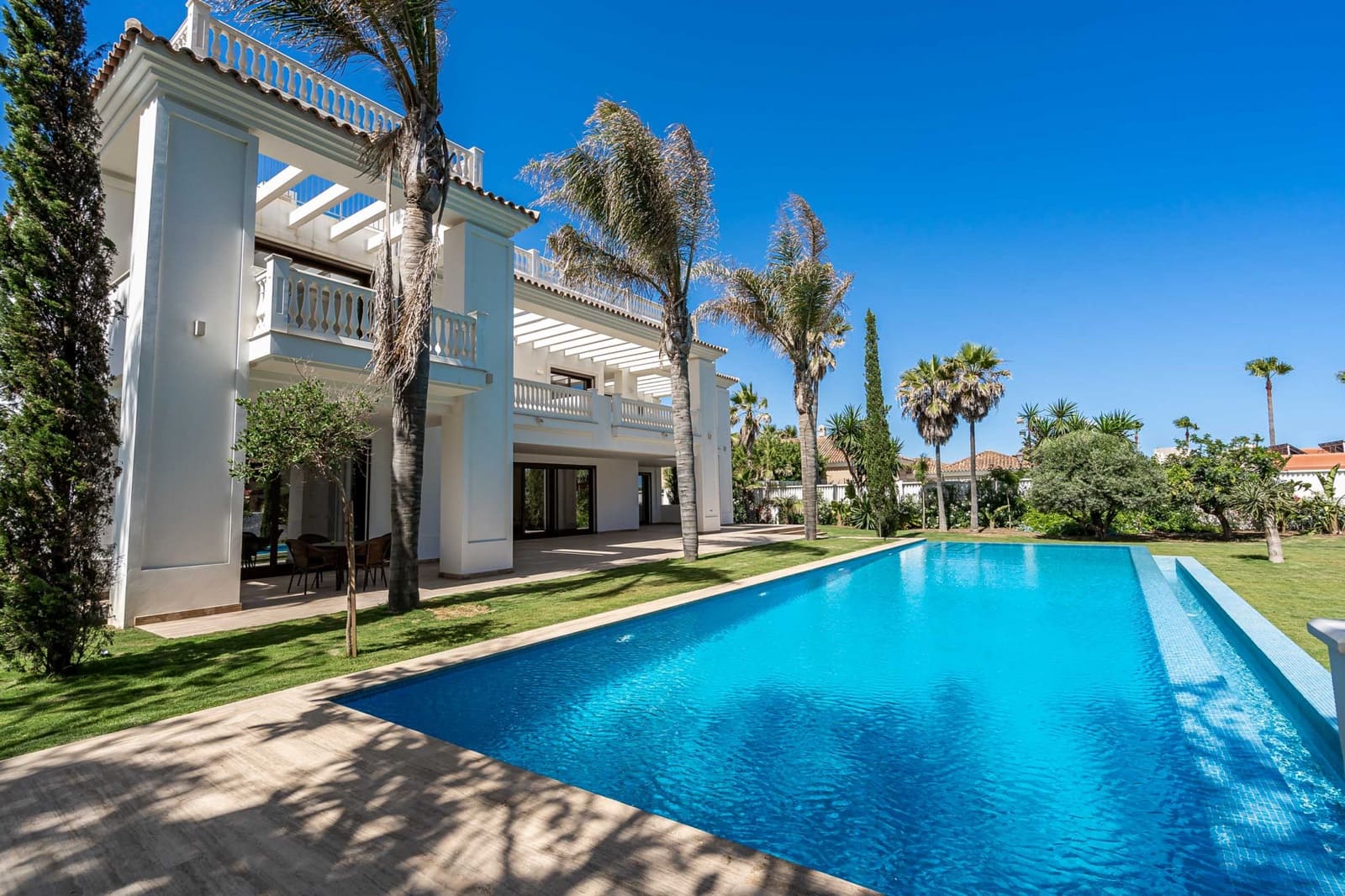 6 slaapkamer Villa te koop in Estepona met zwembad garage - € 4.750.000 (Ref: 8356776)