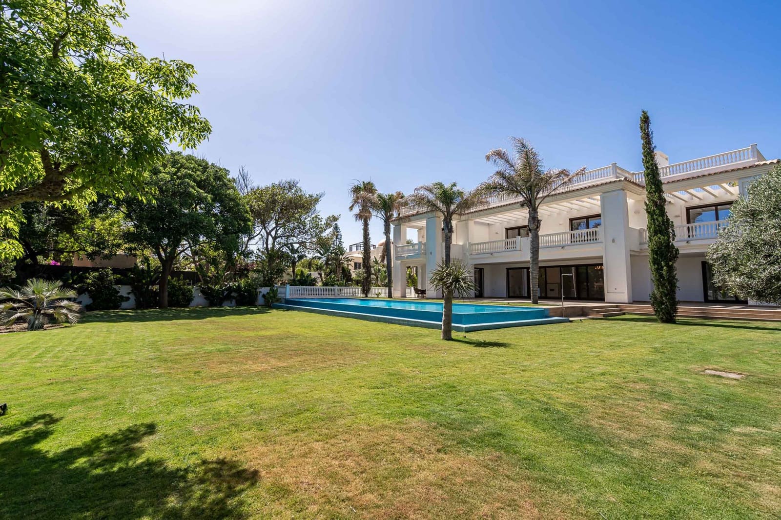 6 slaapkamer Villa te koop in Estepona met zwembad garage - € 4.750.000 (Ref: 8356776)