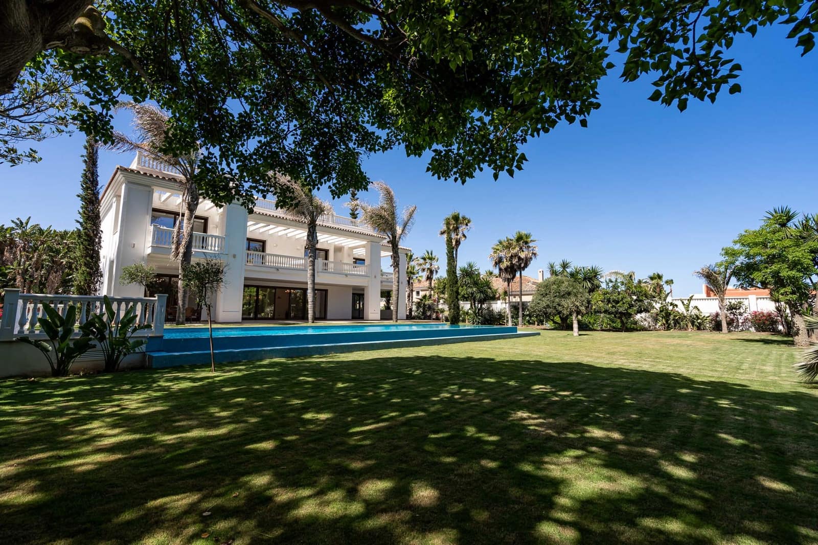6 slaapkamer Villa te koop in Estepona met zwembad garage - € 4.750.000 (Ref: 8356776)