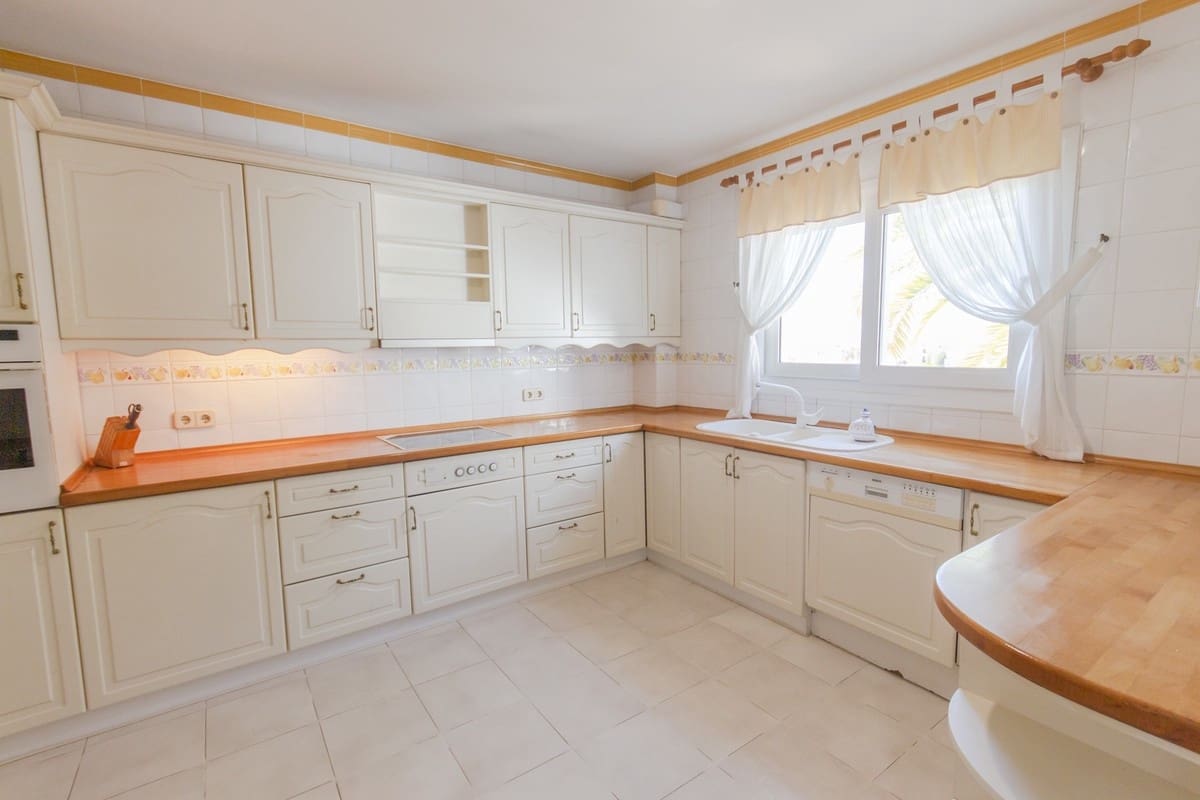 6 soveværelse Villa til salg i Torrequebrada med swimmingpool garage - € 2.200.000 (Ref: 8356787)