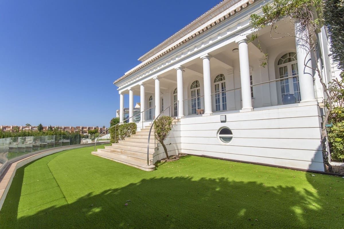 6 soveværelse Villa til salg i Torrequebrada med swimmingpool garage - € 2.200.000 (Ref: 8356787)