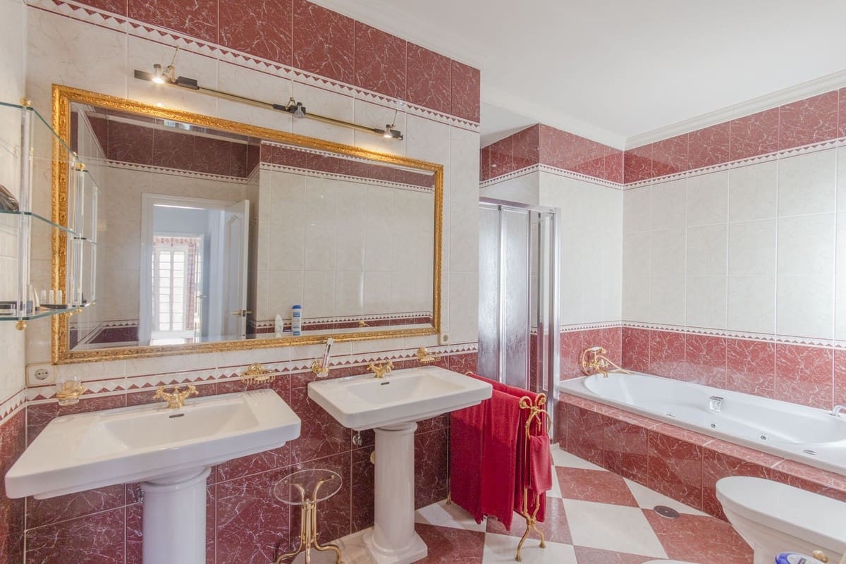 6 soveværelse Villa til salg i Torrequebrada med swimmingpool garage - € 2.200.000 (Ref: 8356787)