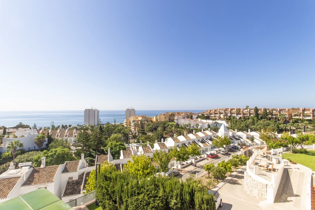 6 bedroom Villa for sale in Torrequebrada with pool garage - € 1,999,999 (Ref: 8356787)