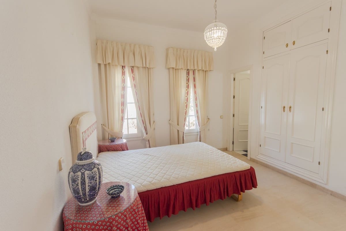 6 bedroom Villa for sale in Torrequebrada with pool garage - € 1,999,999 (Ref: 8356787)