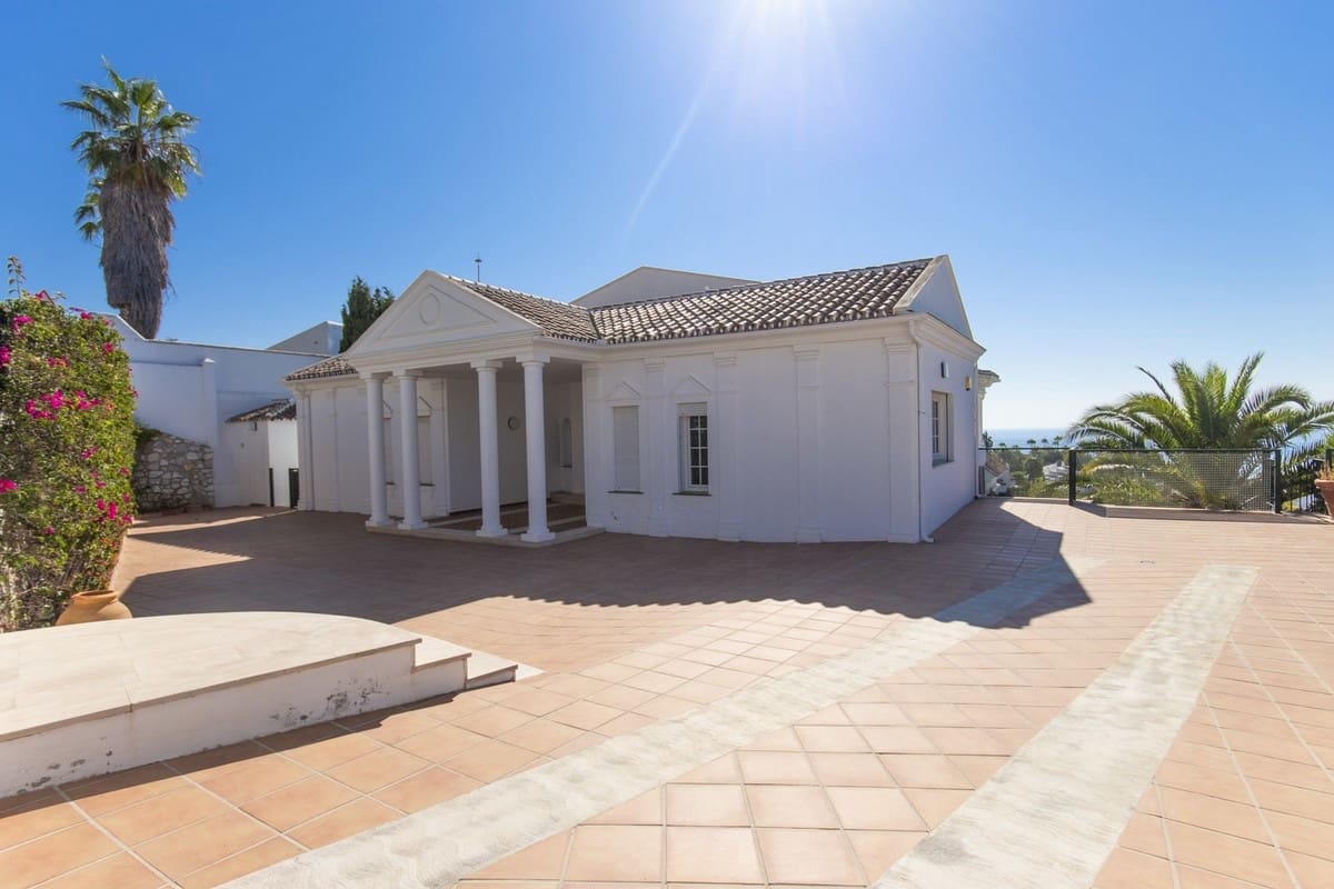 6 bedroom Villa for sale in Torrequebrada with pool garage - € 1,999,999 (Ref: 8356787)