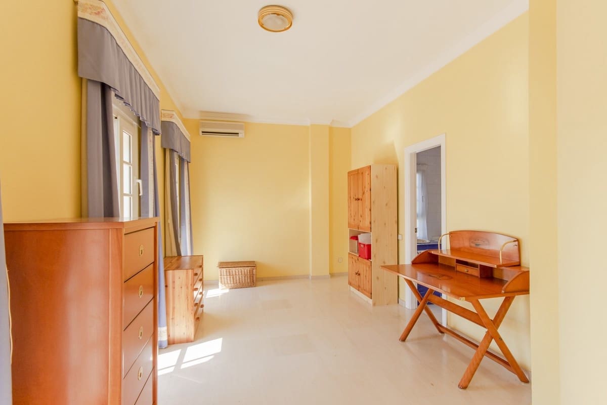 6 bedroom Villa for sale in Torrequebrada with pool garage - € 1,999,999 (Ref: 8356787)