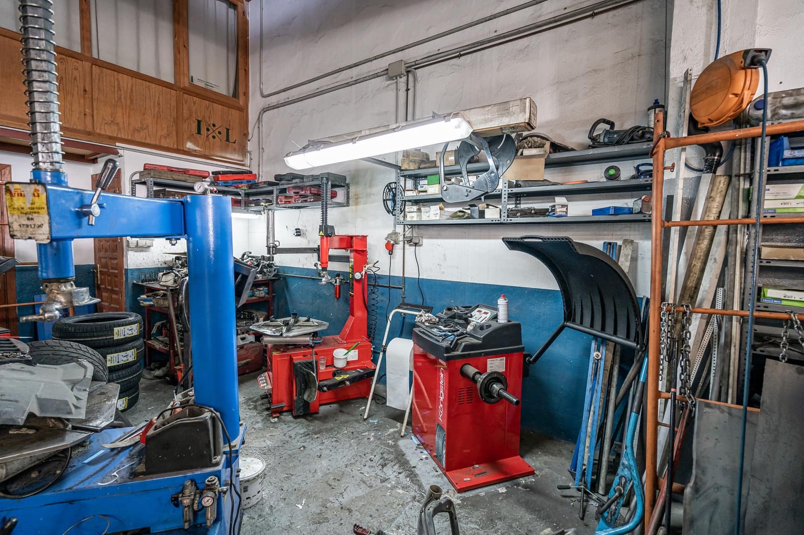 Garage til salg i San Pedro de Alcantara - € 950.000 (Ref: 8356789)