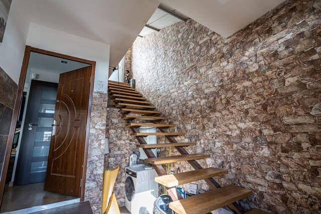 Kaupallinen myytävänä paikassa Nueva Alcántara, Marbella - 950 000 € (Ref: 8356789)