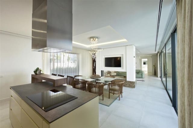 Chalet de 5 habitaciones en Benahavís en venta con piscina garaje - 2.950.000 € (Ref: 8356805)