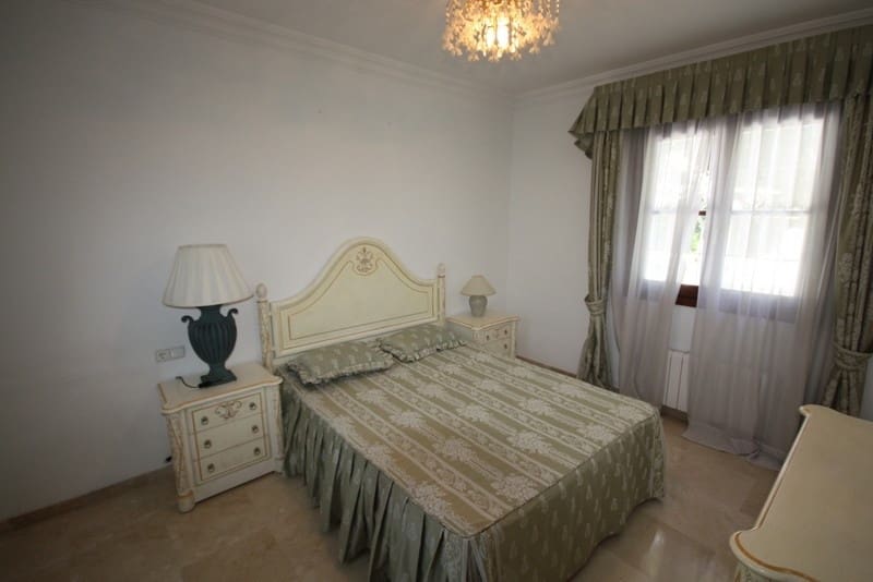 4 bedroom Villa for sale in Marbella with pool garage - € 5,500,000 (Ref: 8356810)