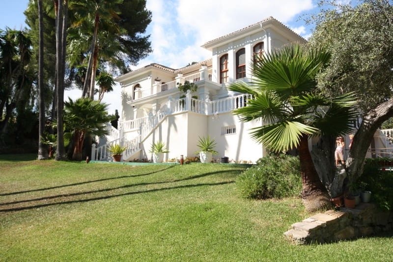 4 bedroom Villa for sale in Marbella with pool garage - € 5,500,000 (Ref: 8356810)