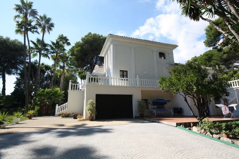 4 bedroom Villa for sale in Marbella with pool garage - € 5,500,000 (Ref: 8356810)