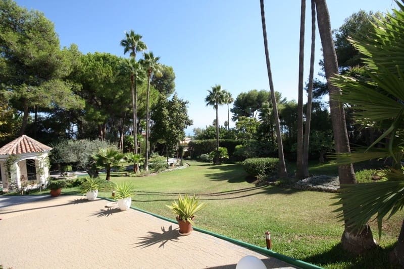 4 bedroom Villa for sale in Marbella with pool garage - € 5,500,000 (Ref: 8356810)