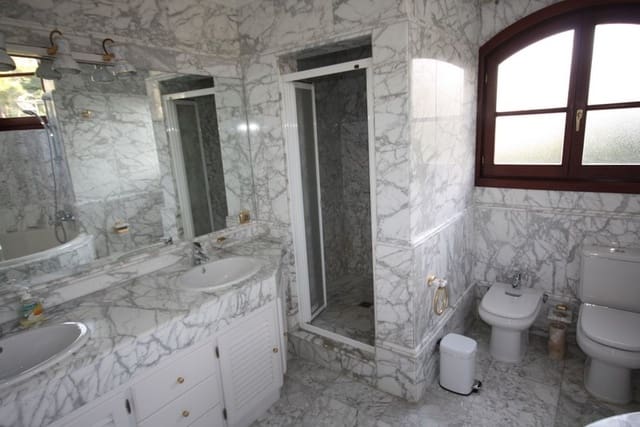 Chalet de 4 habitaciones en Marbella en venta con piscina garaje - 5.500.000 € (Ref: 8356810)