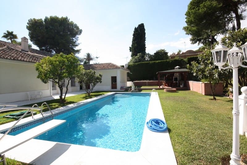 4 bedroom Villa for sale in Marbella with pool garage - € 5,500,000 (Ref: 8356810)