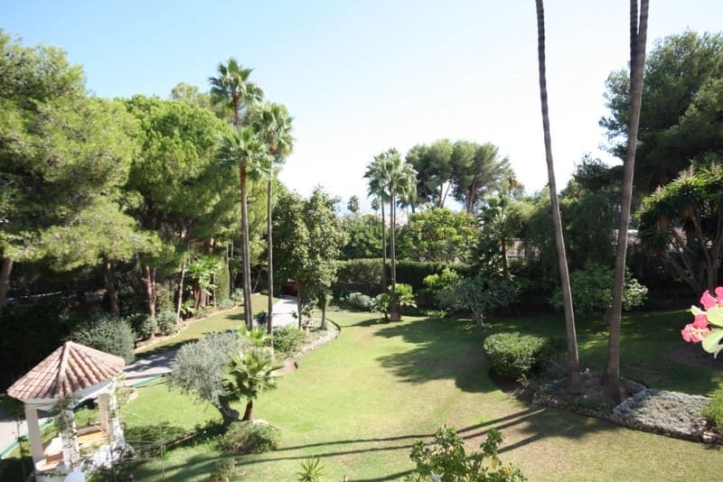 4 bedroom Villa for sale in Marbella with pool garage - € 5,500,000 (Ref: 8356810)