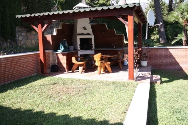 Chalet de 4 habitaciones en Marbella en venta con piscina garaje - 5.500.000 € (Ref: 8356810)