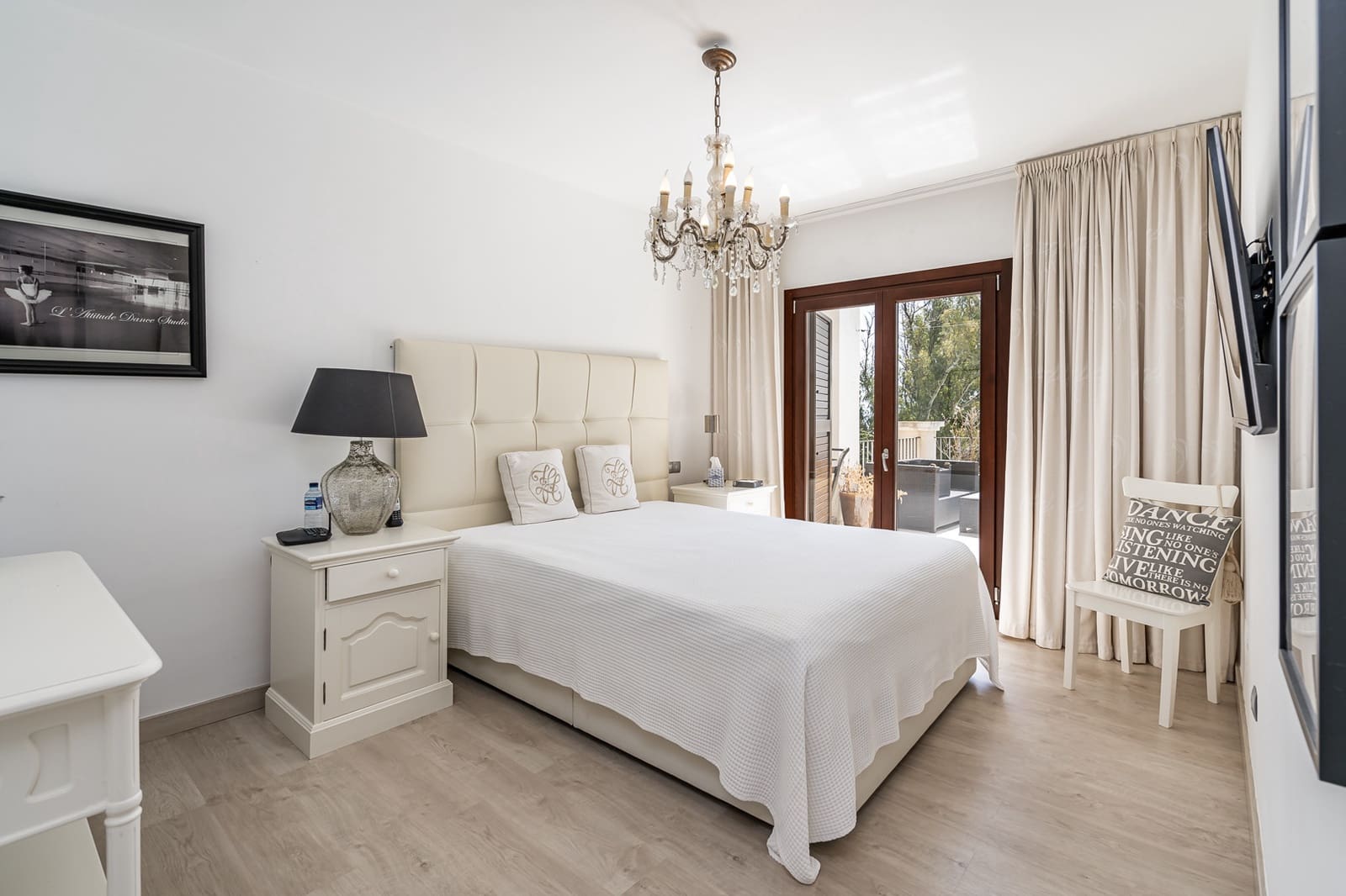 5 soveværelse Byhus til salg i Estepona med swimmingpool garage - € 3.500.000 (Ref: 8376887)