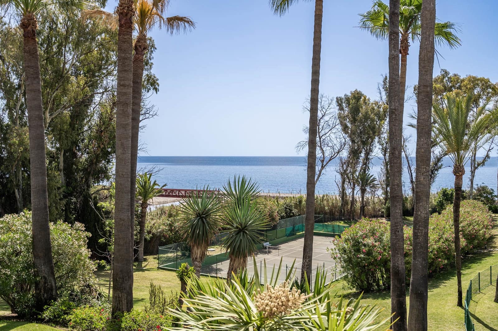 5 soveværelse Byhus til salg i Estepona med swimmingpool garage - € 3.500.000 (Ref: 8376887)